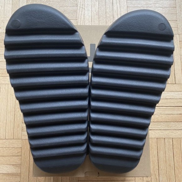Adidas Yeezy Slide Onyx Men’s Size 9 (HQ6448) Brand New In Hand